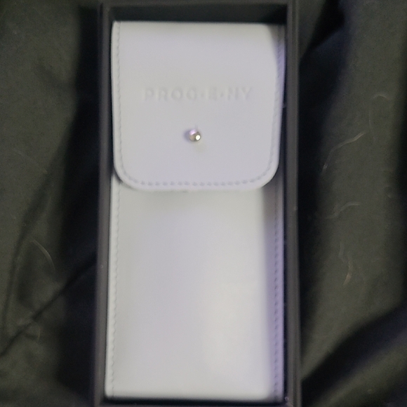 Prog•e•ny Other - Light Gray Leather Case